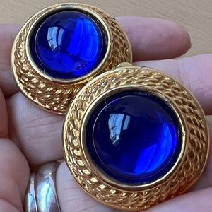 VINTAGE ELLEN DESIGNS BLUE CABOCHON OVERSIZED CHUNKY TEXTURED GOLD TONE EARRINGS